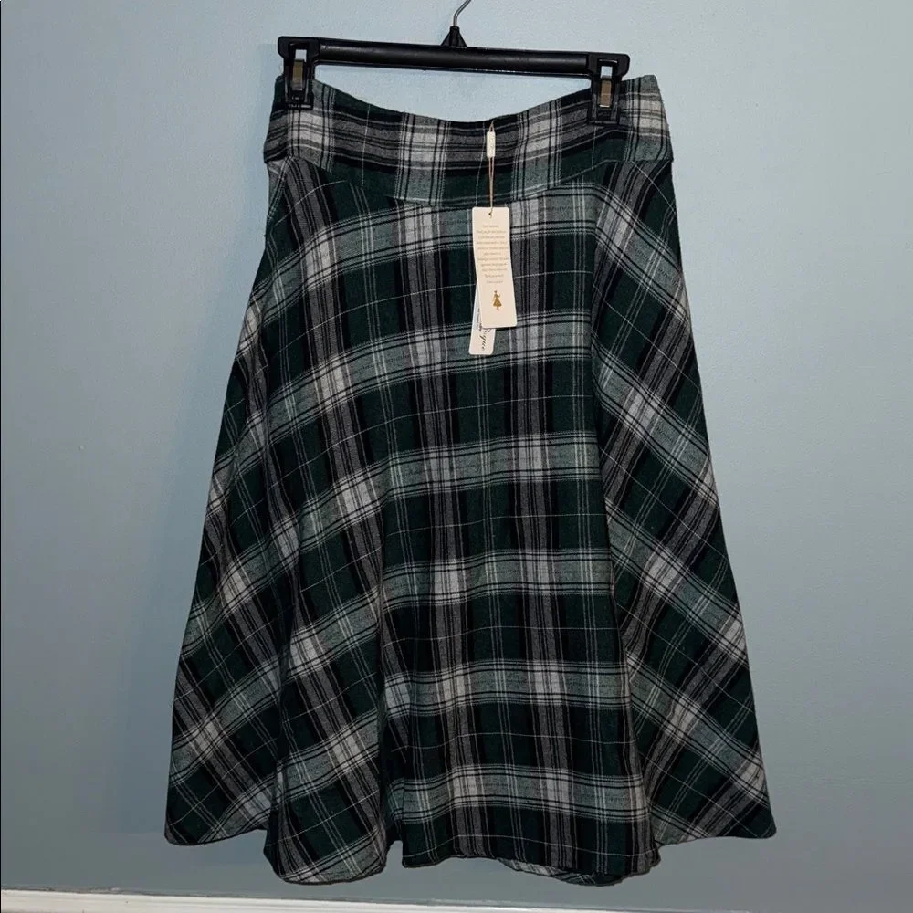 Plaid A-Line Vintage NWT Midi Skirt in Black watch Plaid Women’s L
